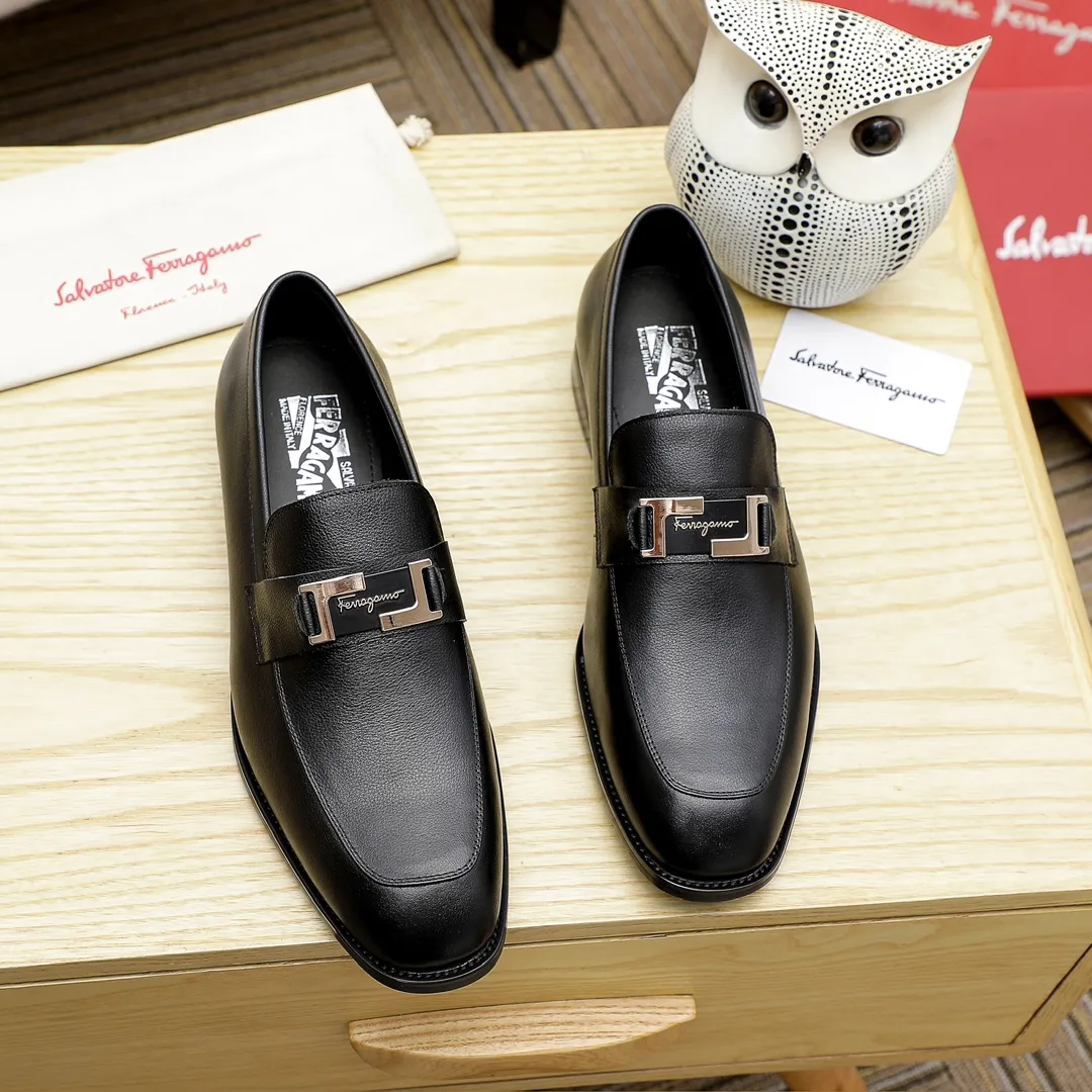 Factory price 460 🔥Ferragamo's new men's casual slip-on shoes🇨🇳Official website original 1:1 mold opening, original quality💯Fine workmanship, high-end luxury☘The upper is made of imported Italian first-layer cowhide🌴Water-dyed🐂Leather lining🍓Rubber wear-resistant and non-slip outsole, breathable and comfortable to wear🍍The first choice for high-grade men, black is optional! Code number 38-44 (45.46. Can be customized)